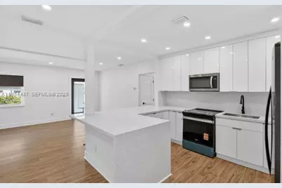 1010 NE 138th St, North Miami, FL 33161 - Photo 7