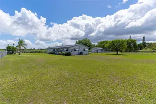 19200 SW 218th St, Miami, FL 33170 - Photo 23