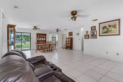 19200 SW 218th St, Miami, FL 33170 - Photo 9