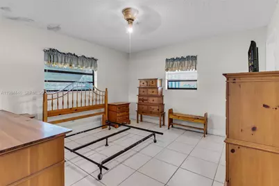 19200 SW 218th St, Miami, FL 33170 - Photo 15