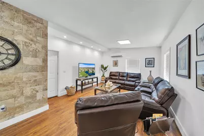 213 W 20th St, Hialeah, FL 33010 - Photo 9