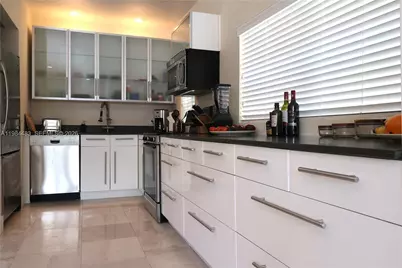 929 Michigan Ave #3, Miami Beach, FL 33139 - Photo 1
