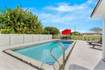 980 W 45th Pl Whole House, Hialeah, FL 33012 - Photo 17