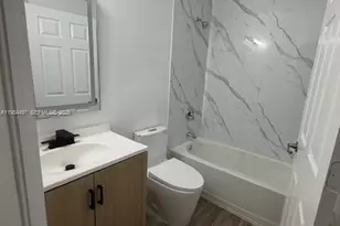 11601 NW 89th St, Doral, FL 33178 - Photo 9