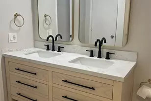 3001 N Oakland Forest Dr, Oakland Park, FL 33309 - Photo 17