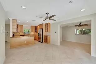 11 Forest Hills Ln, Boca Raton, FL 33431 - Photo 9