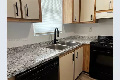 6001 Shakerwood Cir #204, Tamarac, FL 33319 - Photo 3