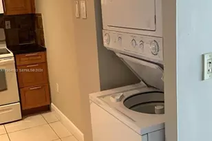 8261 NW 8th St, Miami, FL 33126 - Photo 3