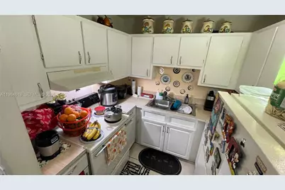 1805 W 56th St #113, Hialeah, FL 33012 - Photo 5