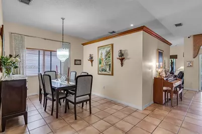 9224 Grand Canal Dr, Miami, FL 33174 - Photo 11
