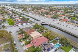 9224 Grand Canal Dr, Miami, FL 33174 - Photo 39