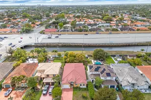 9224 Grand Canal Dr, Miami, FL 33174 - Photo 35