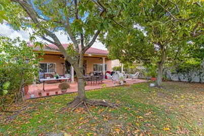 9224 Grand Canal Dr, Miami, FL 33174 - Photo 33