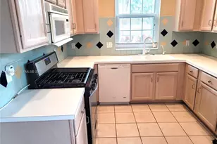 5823 Plum Harbor Cir, Tamarac, FL 33321 - Photo 3