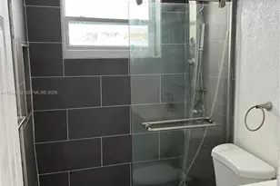 2400 N 57th Way, Hollywood, FL 33021 - Photo 7