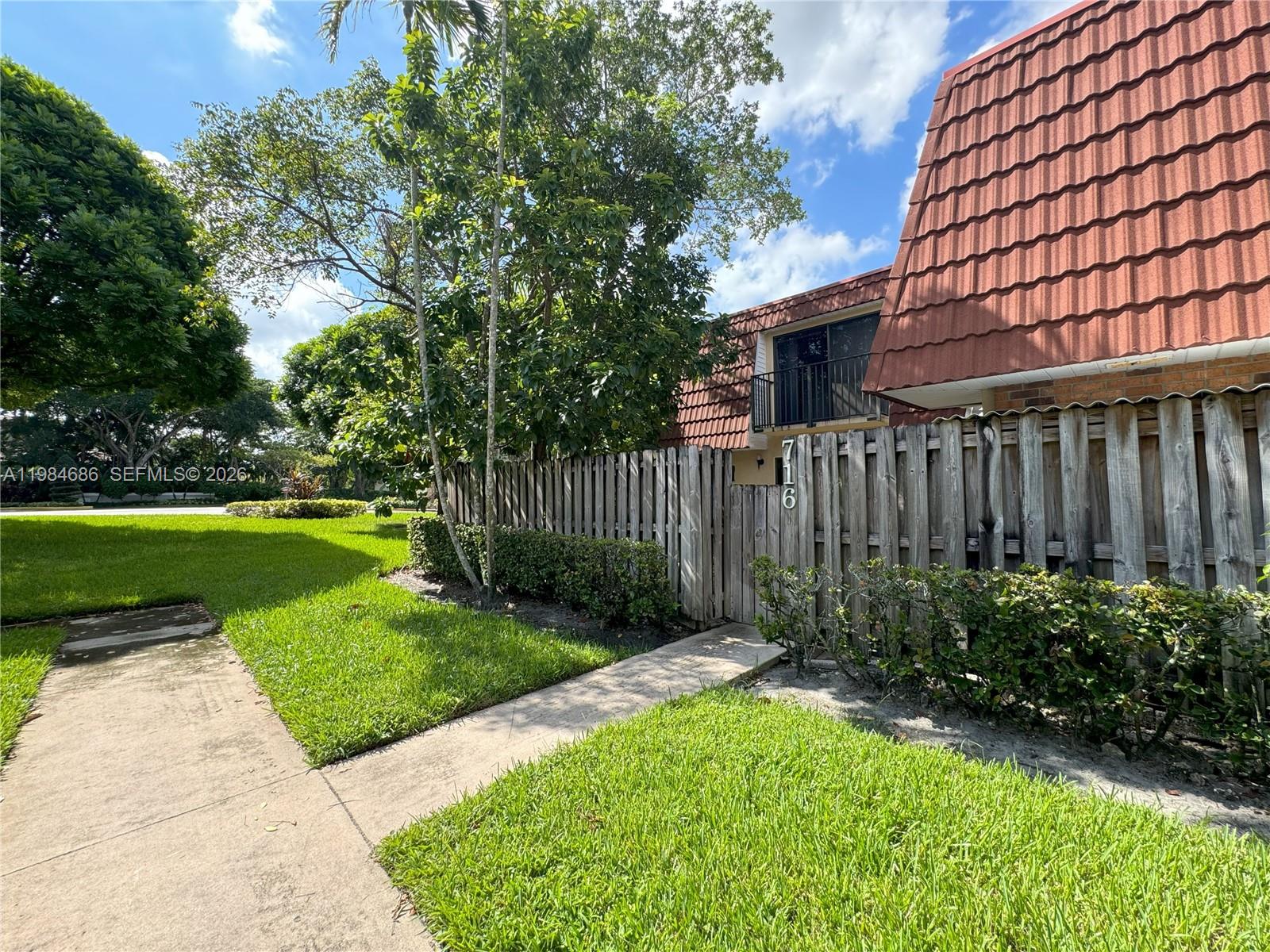 716 NW 98th Way main architectural view