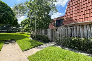 716 NW 98th Way, Plantation, FL 33324 - Photo 1