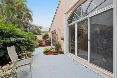 15201 S Wilshire Cir S, Pembroke Pines, FL 33027 - Photo 39