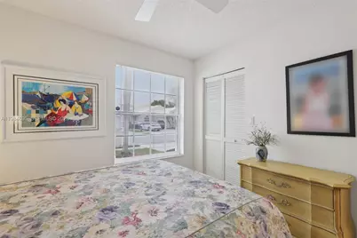 15201 S Wilshire Cir S, Pembroke Pines, FL 33027 - Photo 23