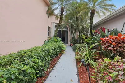 15201 S Wilshire Cir S, Pembroke Pines, FL 33027 - Photo 41