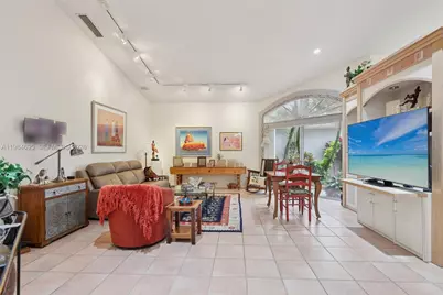 15201 S Wilshire Cir S, Pembroke Pines, FL 33027 - Photo 9