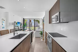 68 SE 6th St, Miami, FL 33131 - Photo 9