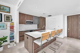 68 SE 6th St, Miami, FL 33131 - Photo 7