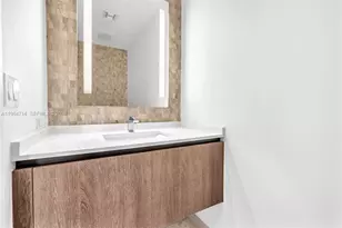 68 SE 6th St, Miami, FL 33131 - Photo 11