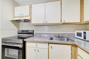 7160 NW 179th St, Hialeah, FL 33015 - Photo 21