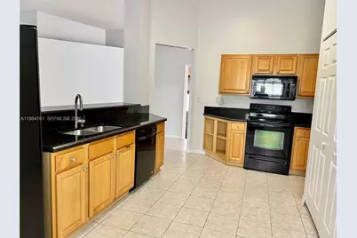 11854 SW 8th St #0, Pembroke Pines, FL 33025 - Photo 5
