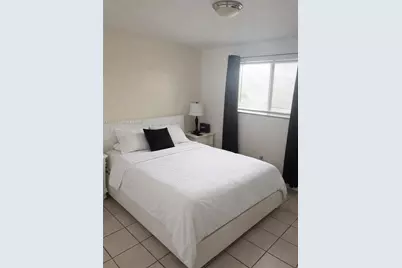 1429 NW 2nd St, Miami, FL 33125 - Photo 5