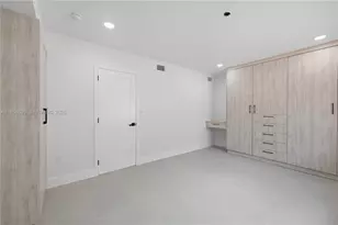 10910 NE 9th Ct, Biscayne Park, FL 33161 - Photo 13