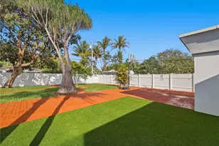 10910 NE 9th Ct, Biscayne Park, FL 33161 - Photo 31