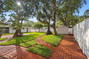 10910 NE 9th Ct, Biscayne Park, FL 33161 - Photo 29