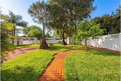 10910 NE 9th Ct, Biscayne Park, FL 33161 - Photo 29