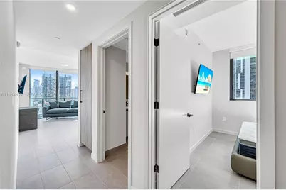 121 NE 5th St #3005, Miami, FL 33130 - Photo 13