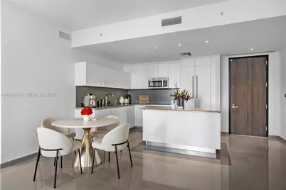 88 SW 7th St #809, Miami, FL 33130 - Photo 3