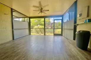 8975 Palm Tree Ln, Pembroke Pines, FL 33024 - Photo 7