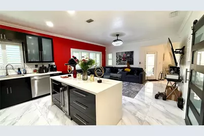 7500 NW 19th Dr, Pembroke Pines, FL 33024 - Photo 9