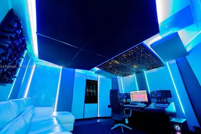 2100 NW 99th Ave, Doral, FL 33172 - Photo 9