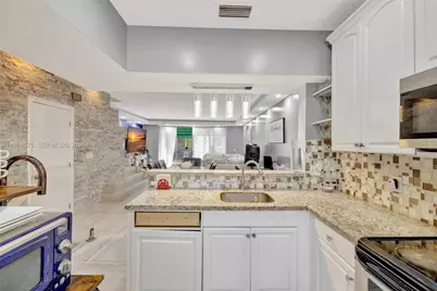 12662 NW 14th St, Sunrise, FL 33323 - Photo 9