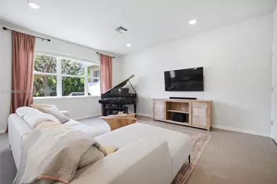 1628 Myrtle Oak Ter, Hollywood, FL 33021 - Photo 13