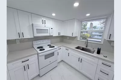 9365 Fontainebleau Blvd #E218, Miami, FL 33172 - Photo 1