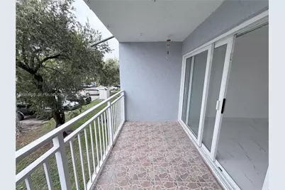 9365 Fontainebleau Blvd #E218, Miami, FL 33172 - Photo 7