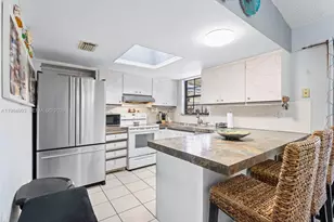 13811 SW 14th St, Miami, FL 33184 - Photo 9