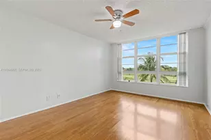 3970 Oaks Clubhouse Dr, Pompano Beach, FL 33069 - Photo 11