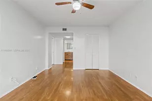 3970 Oaks Clubhouse Dr, Pompano Beach, FL 33069 - Photo 7