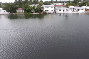 7900 Tatum Waterway Dr, Miami Beach, FL 33141 - Photo 5