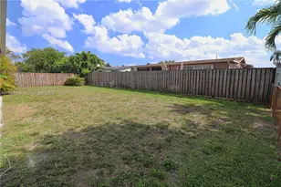 11820 Sheridan St, Pembroke Pines, FL 33026 - Photo 23