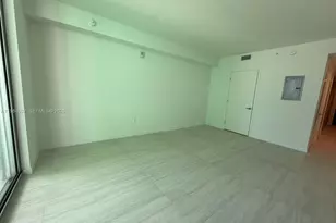 77 SE 5th St, Miami, FL 33131 - Photo 9